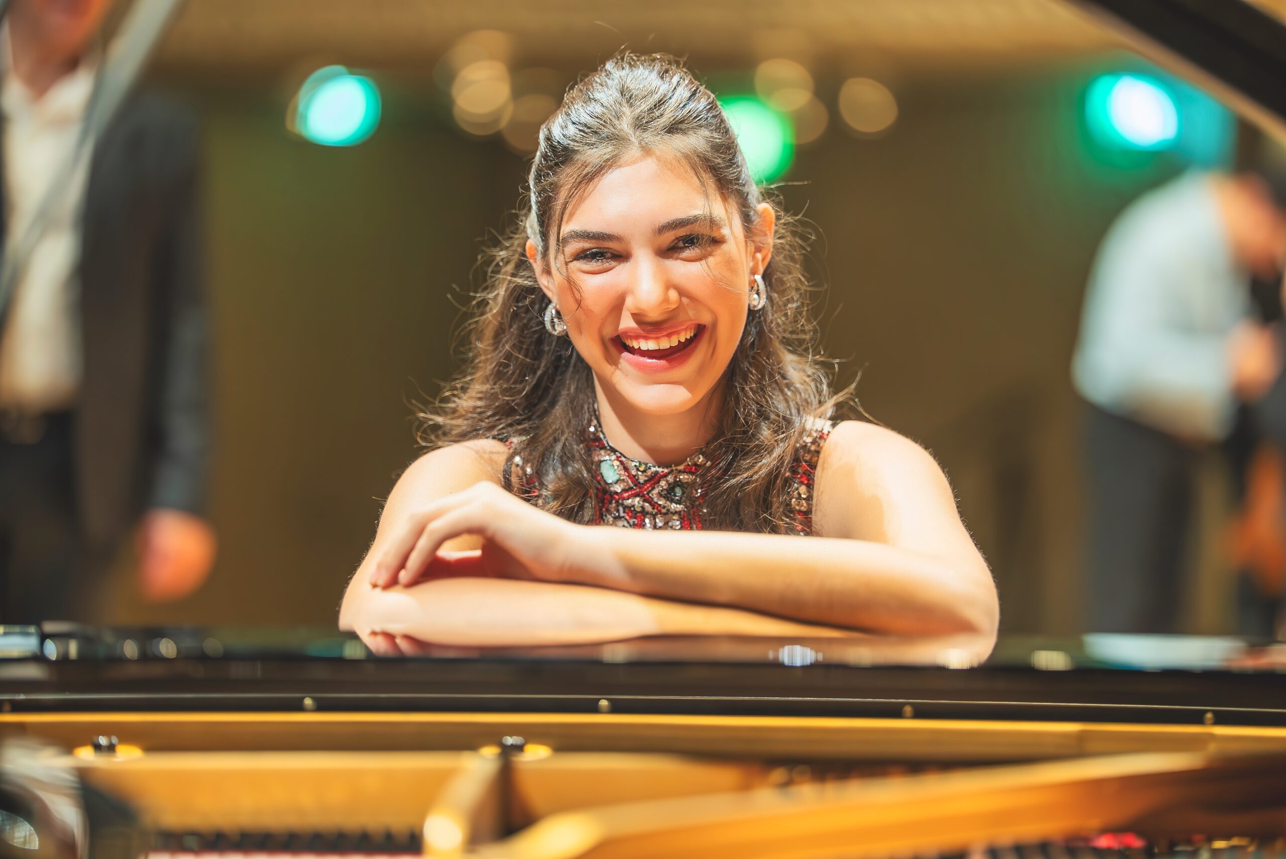 İlyun Bürkev bu ay 6 konserle sahnede