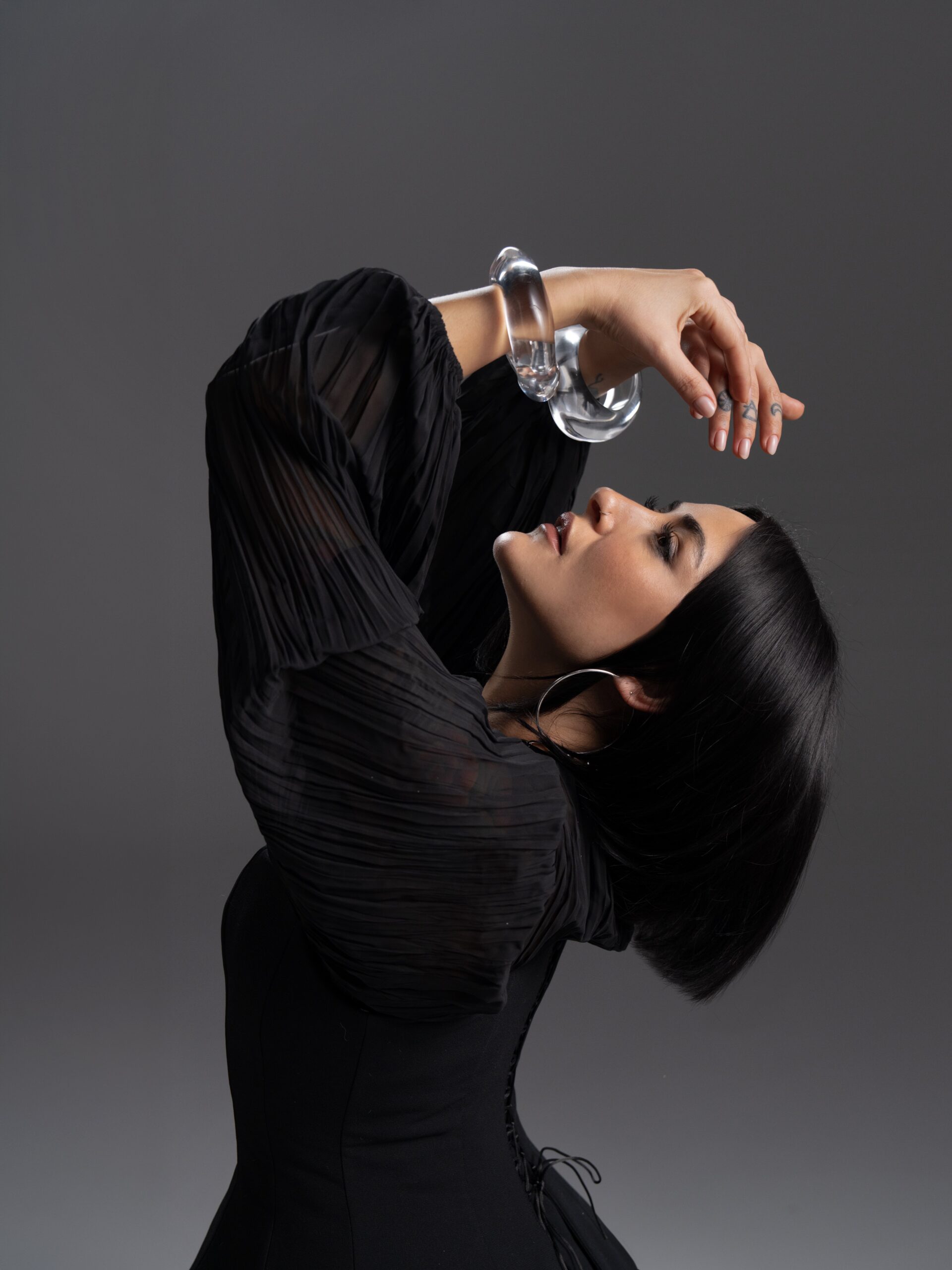 “SENİ SEVMEDİĞİM YALAN” MELEK MOSSO’NUN GÜÇLÜ YORUMU İLE YENİDEN HAYATBULUYORSELAMİ ŞAHİN BESTELERİ MODERN YORUMLARLA BULUŞMAYA DEVAM EDİYOR!